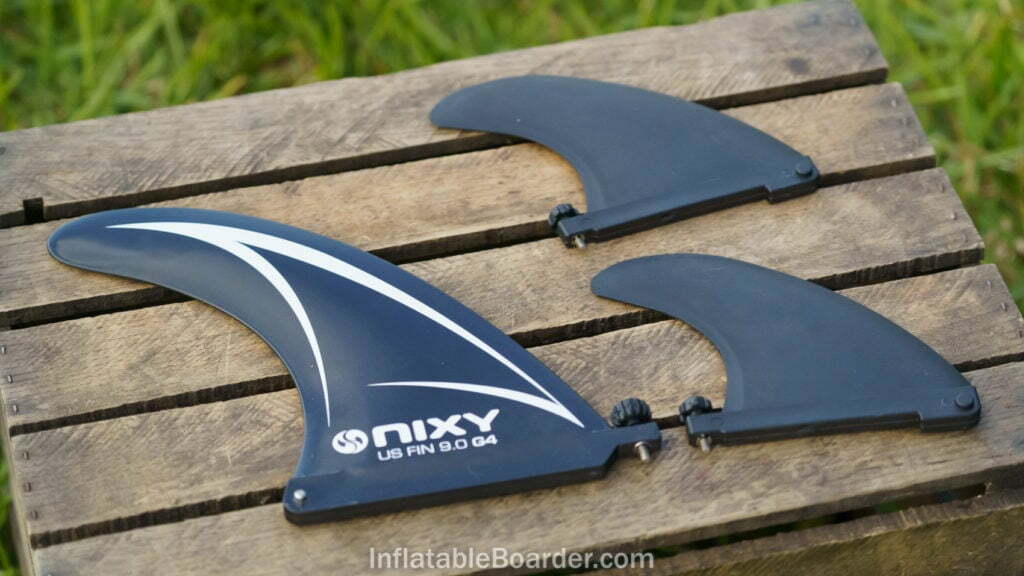 One large US Fin Box fin and two small fins feature integrated screw attachments.