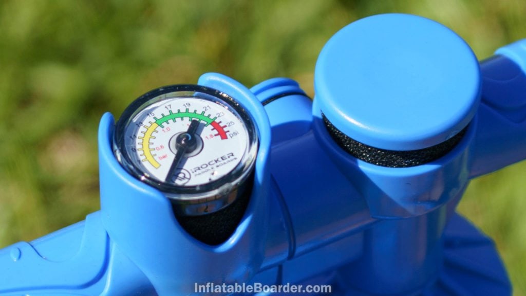 The pump's gauge is marked from 7 - 25psi (0.5 - 1.8 bar) with yellow, green, and red safety margins.