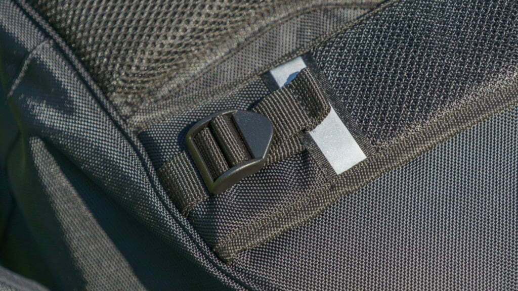 The top of the shoulder straps have small adjustments and high-visibility reflector strips.
